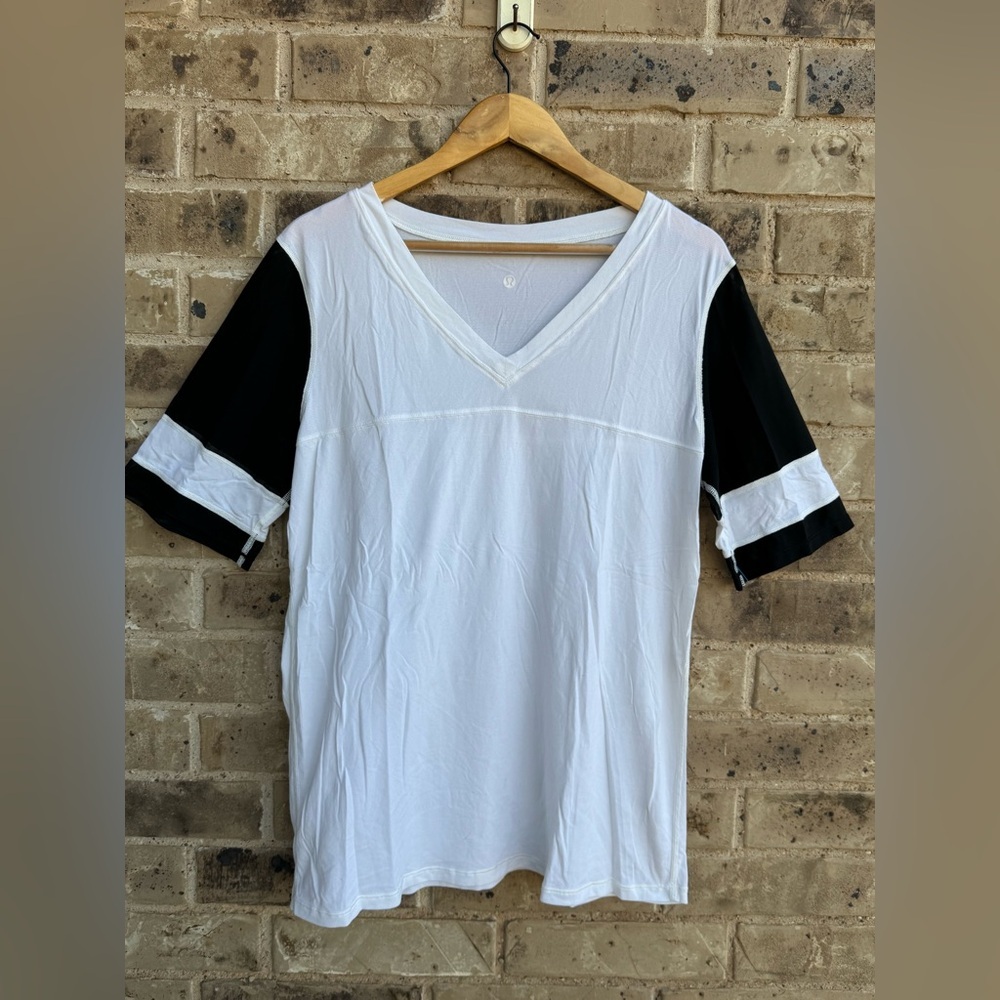Lululemon athletica Sport Tee White Black size 12 - Picture 2 of 9